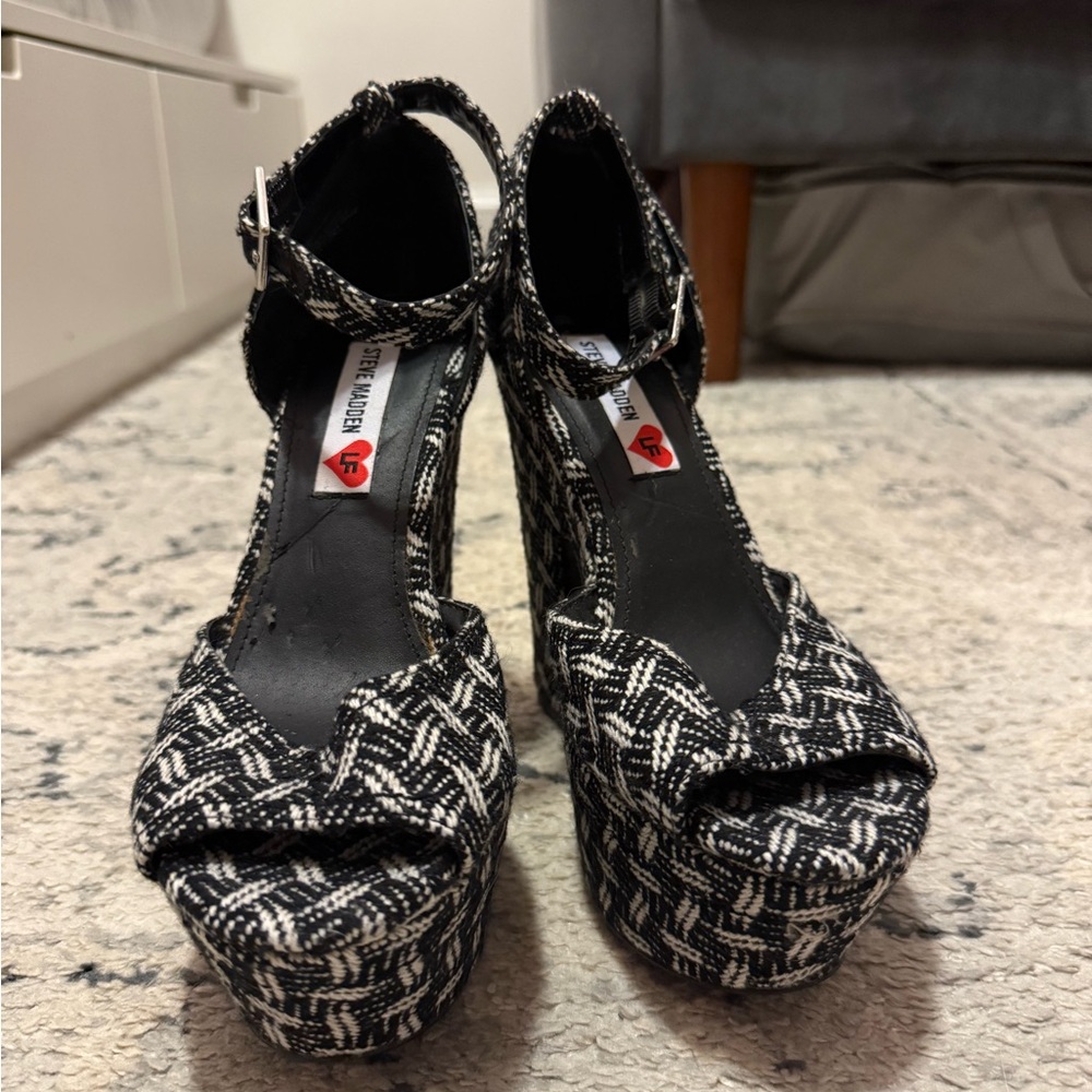 Steve Madden Black and White Wedges